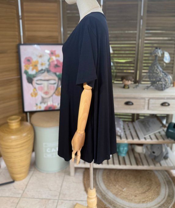 Top trapèze manches courtes noir + collier du 42 au 52/54 