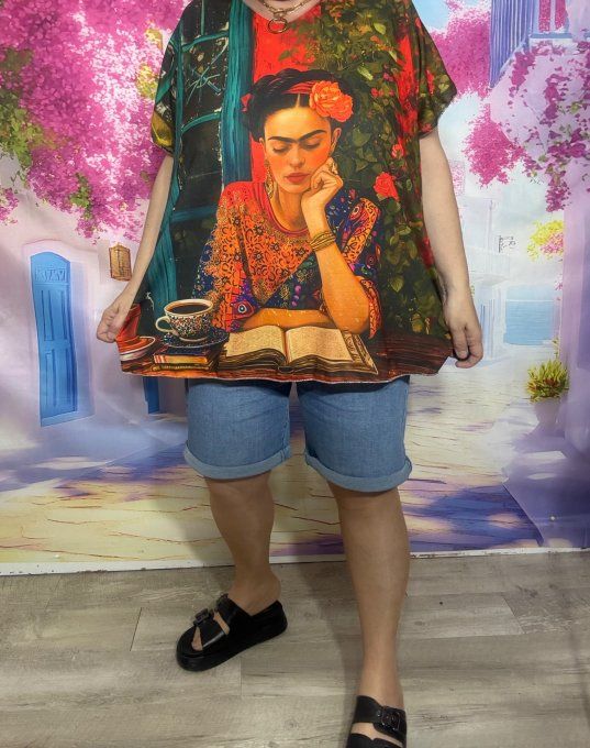 Top fin ample multicolore Frida Kahlo pensive dans son boudoir du 42 au 54/56