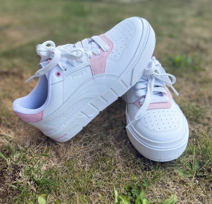 Baskets compensées PUMA CALI COURT CUIR blanc et rose poudré  confort ++++   