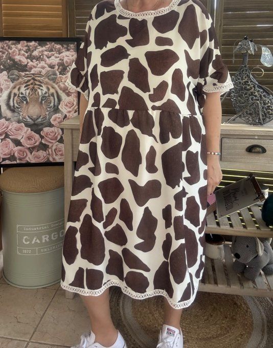 Robe courtes manches pagodes cow choco et crème + broderies du 42 au 50/52 
