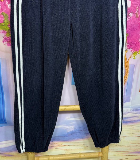 Pantalon Jogg velours marine 2 bandes blanches cuisses larges bouffantes bas élastiqué du 42 au 52