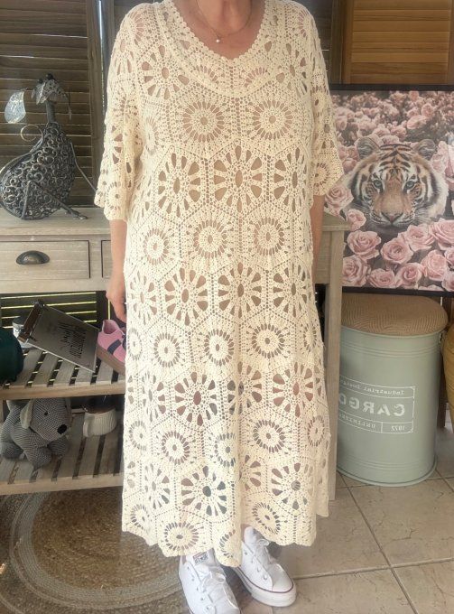 Robe mi-longue broderie crochet beige Bohème Chic du 40 au 50 