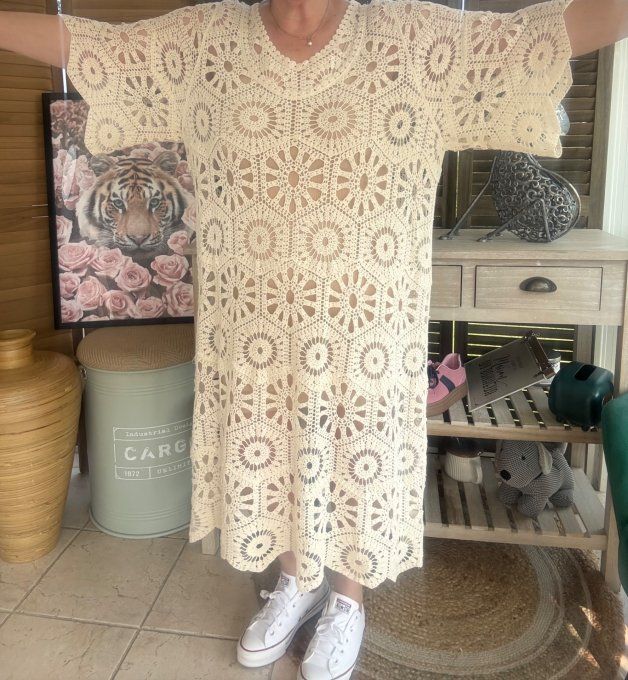 Robe mi-longue broderie crochet beige Bohème Chic du 40 au 50 