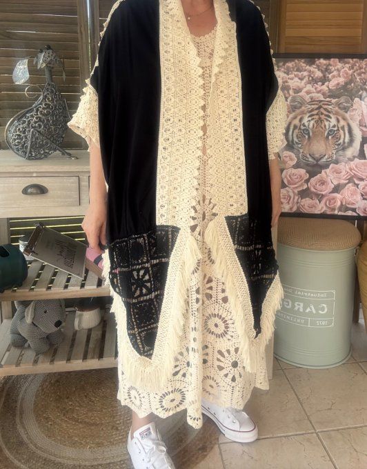 Gilet ample long noir broderie anglaise fleurs et franges du 40 au 50/52