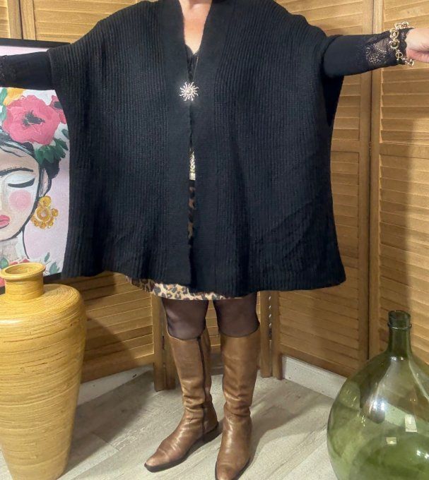 Gilet sans manches oversize noir + broche dorée Soleil du 42 au 56/58 et même + 