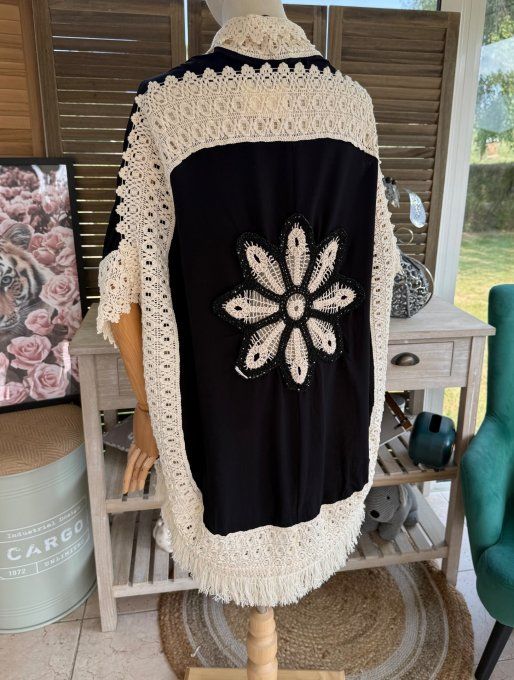 Gilet ample long noir broderie anglaise fleurs et franges du 40 au 50/52