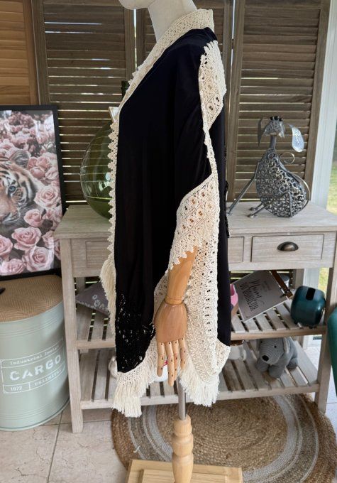 Gilet ample long noir broderie anglaise fleurs et franges du 40 au 50/52