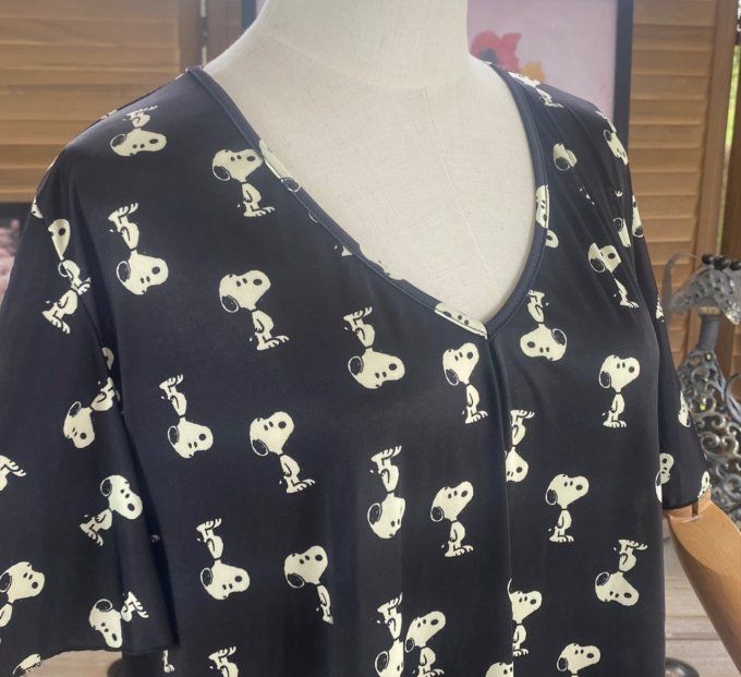 Top trapèze manches courtes volantées noir Snoopy crème All over du 38 au 52/54 