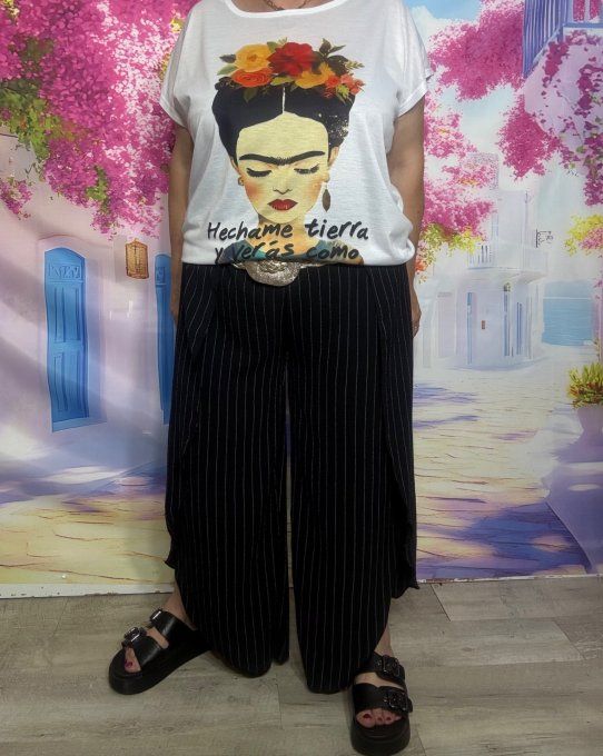 Pantalon-jupe cuisses larges ouvertes sur les côtés noir rayé écru taille smockée du 38 au 48