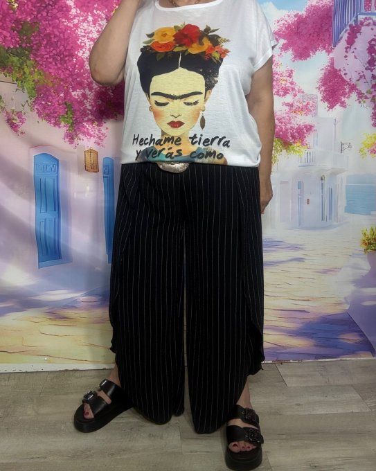 Pantalon-jupe cuisses larges ouvertes sur les côtés noir rayé écru taille smockée du 38 au 48