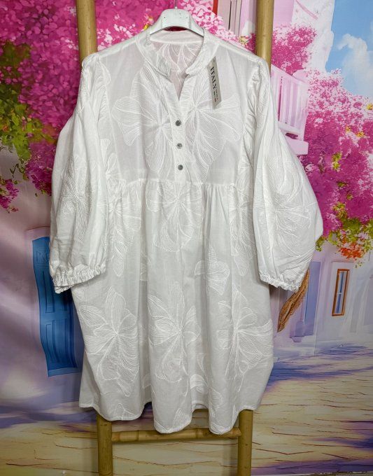 Robe oversize courte coton blanc entièrement brodée fleurs manches longues du 42 au 52/54