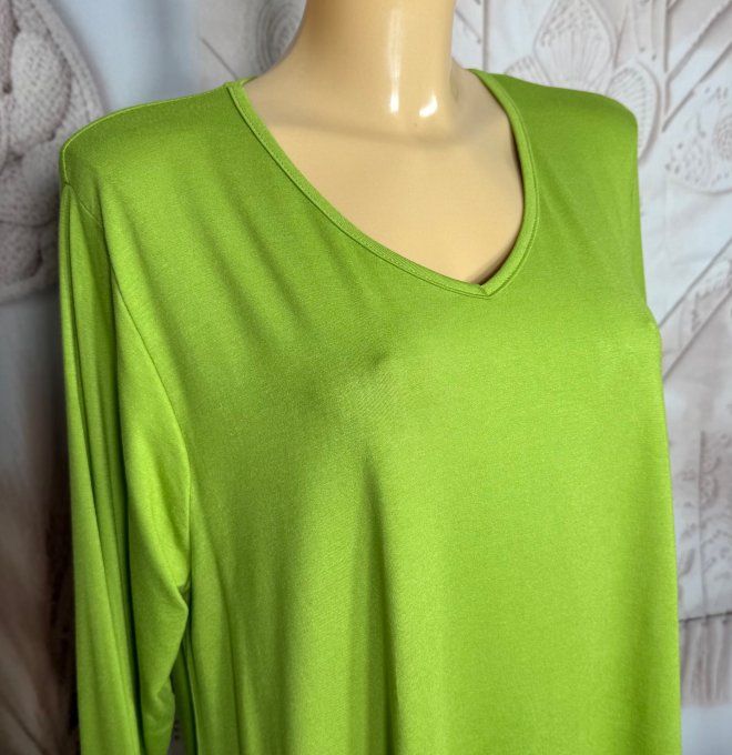 Top trapèze vert pistache manches longues col V collection Les Basiques du Dressing du 40 au 54 