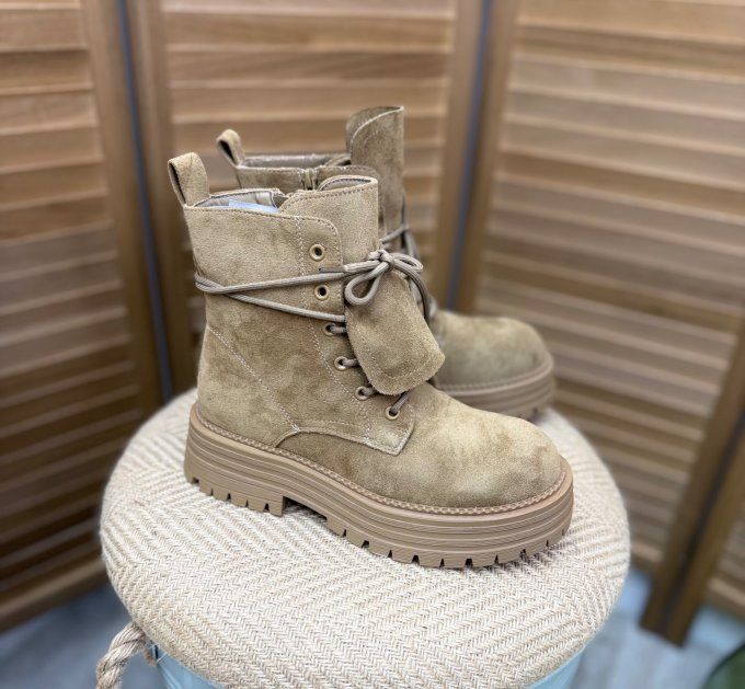 Boots à lacets suédine camel clair languette fantaisie confort ++++ du 38 au 41