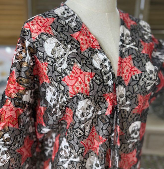 Kimono en dentelle blanche étoiles Skulls & Red Stars du 34 au 48 et même + 
