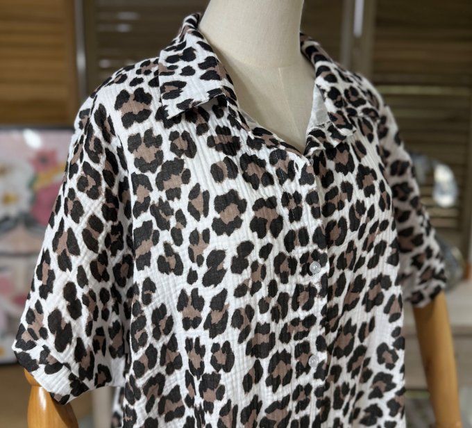 Chemise ample gaze de coton Léopard noir chocolat du 38 au 48 et même + si portée ouverte