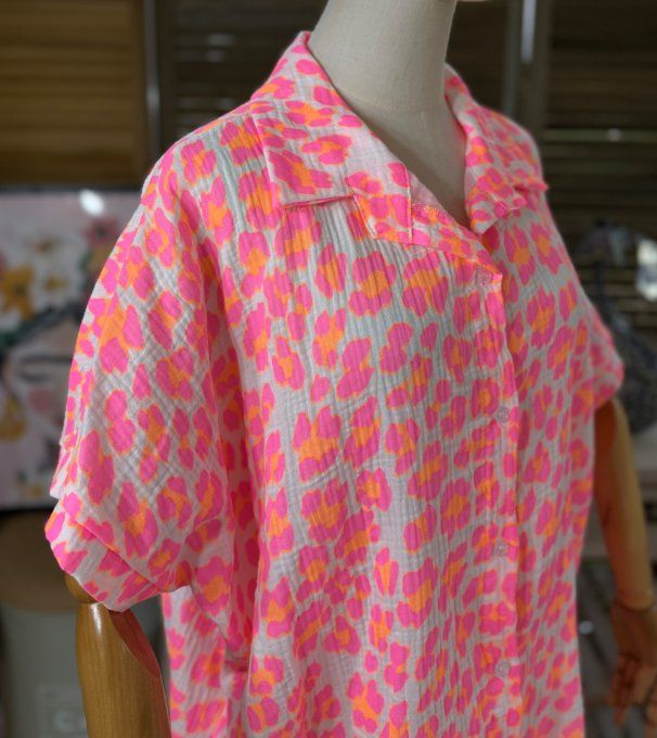 Chemise ample gaze de coton Léopard rose & orange Fluo du 38 au 48 et même + si portée ouverte