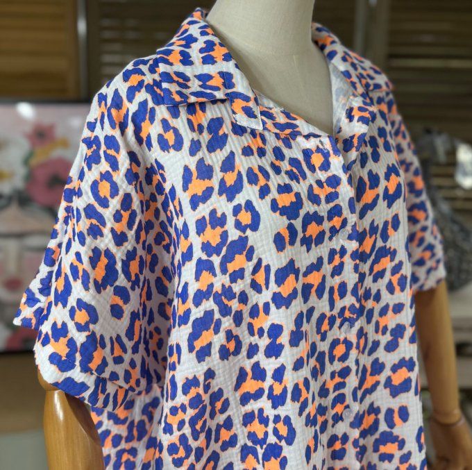 Chemise ample gaze de coton Léopard bleu royal & orange Fluo du 38 au 48 et même + si portée ouverte