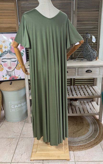 Robe trapèze longue vaporeuse satinée mat kaki manches courtes volantées  du 40 au 54/56 