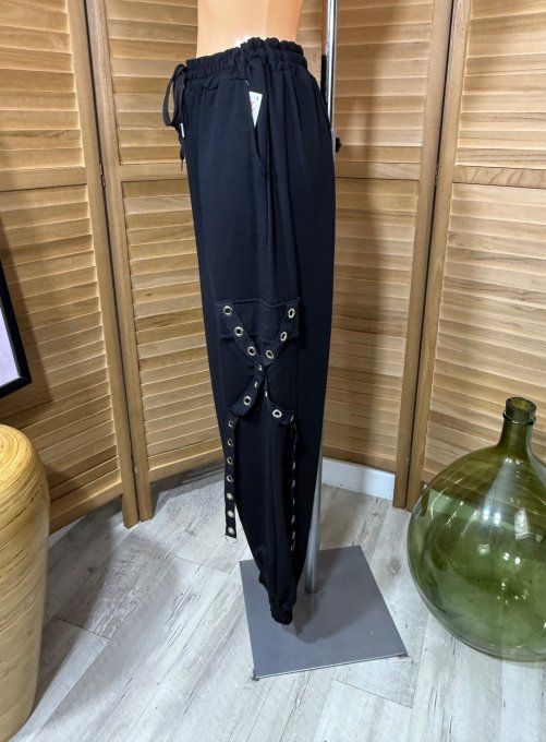 pantalon cargo ample noir faintaisie oeillets argentés  ++++ du 42 au 52/54