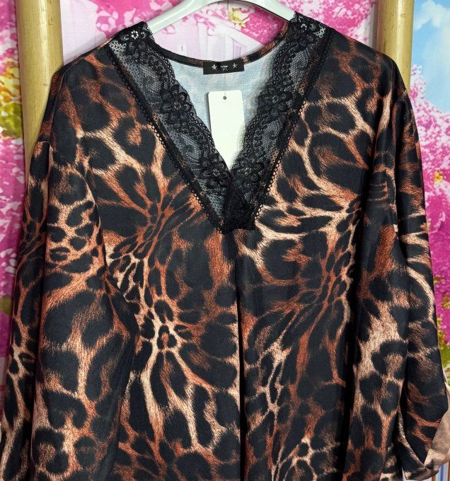 Blouse trapèze satinée Léopard Brique et col dentelle noire confort +++ du 40 au 48/50