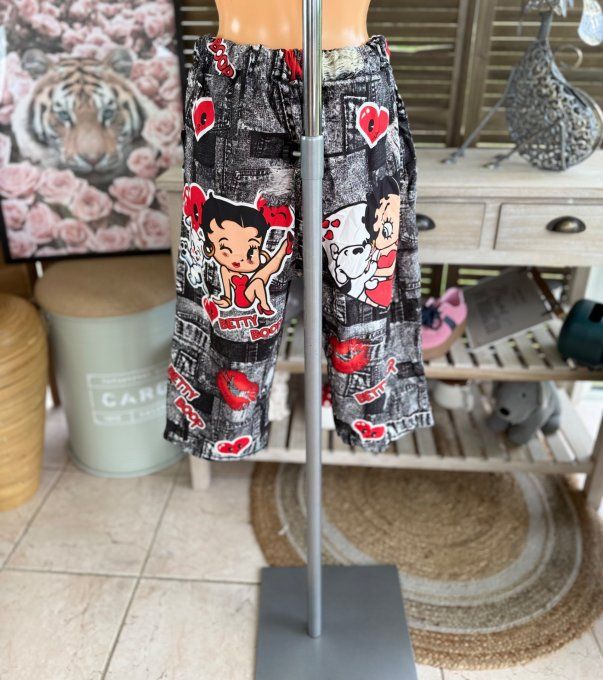 pantacourt (dit magique) effet jeans noir délavé Betty Boop in Love du 40 au 50/52  