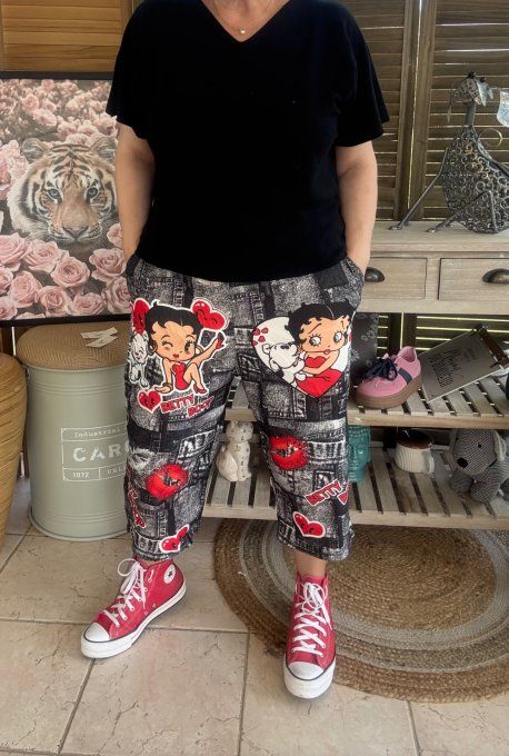 pantacourt (dit magique) effet jeans noir délavé Betty Boop in Love du 40 au 50/52  