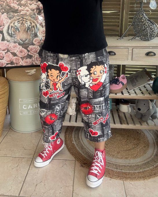 pantacourt (dit magique) effet jeans noir délavé Betty Boop in Love du 40 au 50/52  