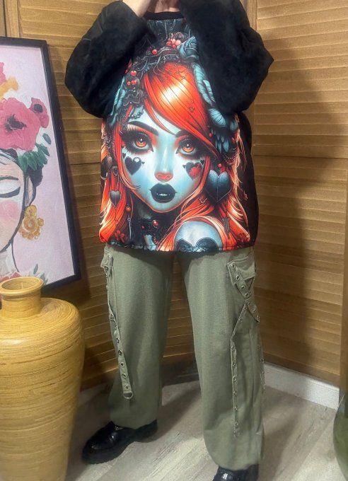 Sweat satiné et velours noir The Pretty Tattoo Girl & Black Roses du 40 au 50 