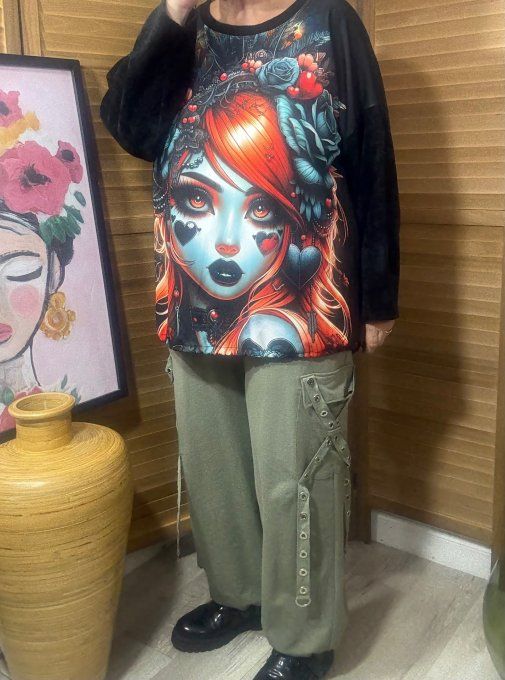 Sweat satiné et velours noir The Pretty Tattoo Girl & Black Roses du 40 au 50 