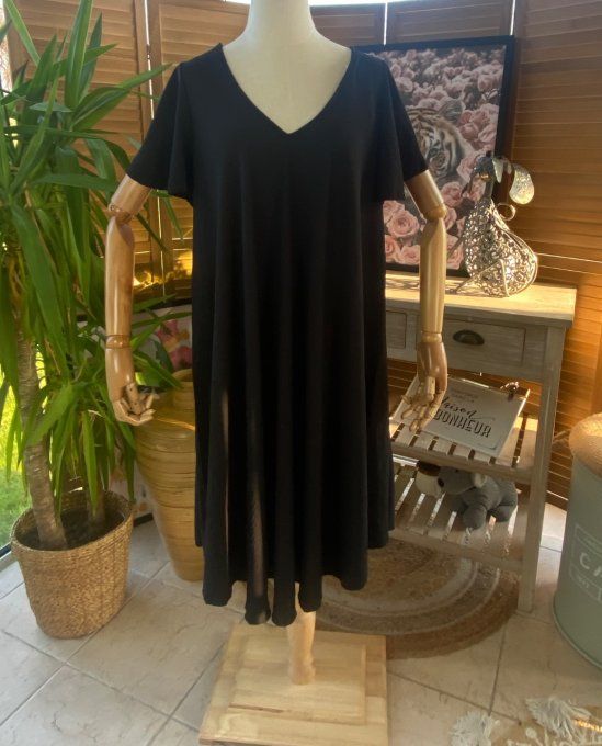 Robe trapèze asymétrique noire manches courtes volantées du 40 au 52/54