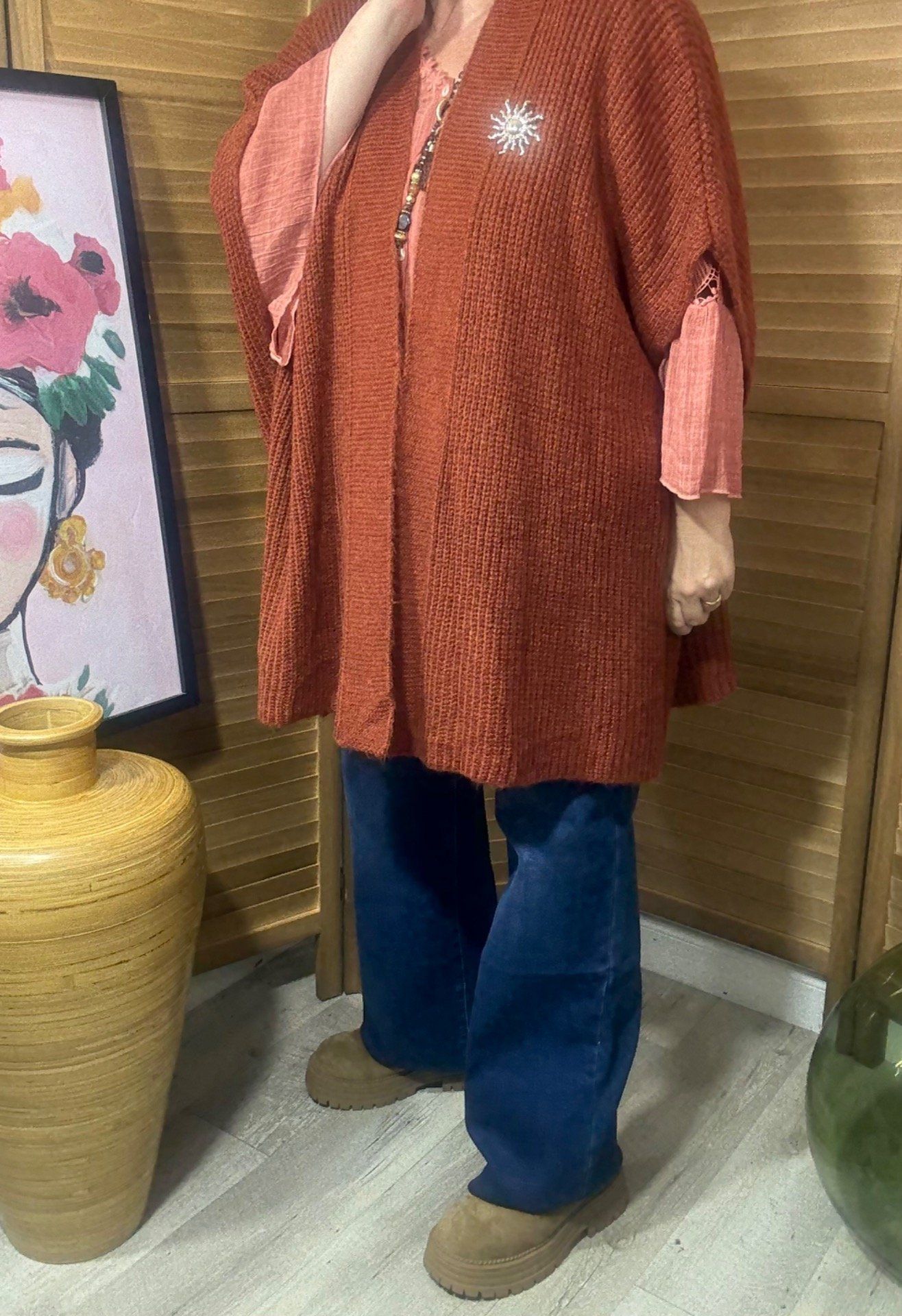 Gilet sans manches oversize Brique + broche dorée Soleil du 42 au 56/58 et même +