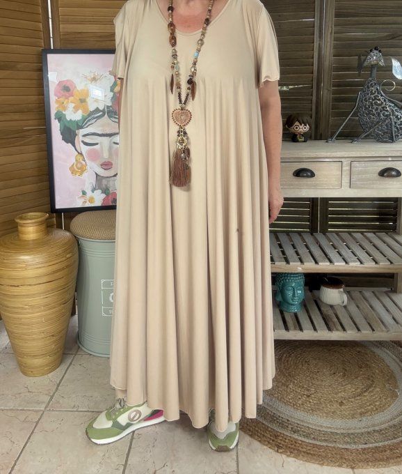 Robe trapèze longue vaporeuse satinée mat beige manches courtes volantées  du 40 au 54/56