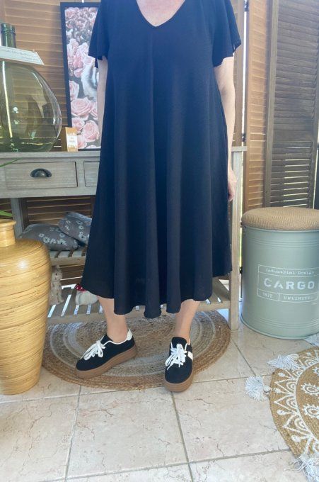 Robe trapèze asymétrique noire manches courtes volantées du 40 au 52/54