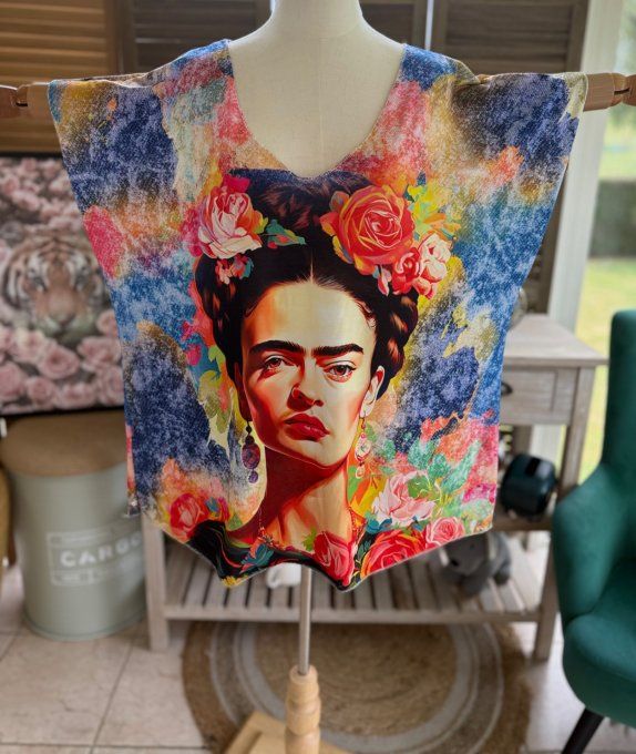 Top fin ample multicolore Frida Kahlo aux Fleurs du 40 au 52