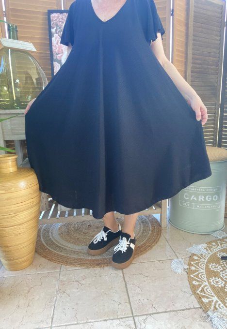 Robe trapèze asymétrique noire manches courtes volantées du 40 au 52/54