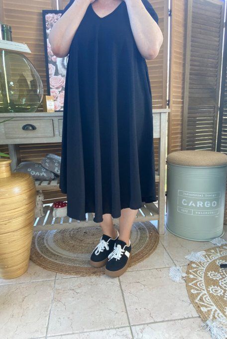 Robe trapèze asymétrique noire manches courtes volantées du 40 au 52/54