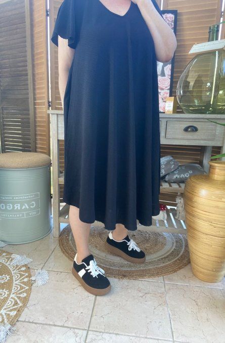 Robe trapèze asymétrique noire manches courtes volantées du 40 au 52/54
