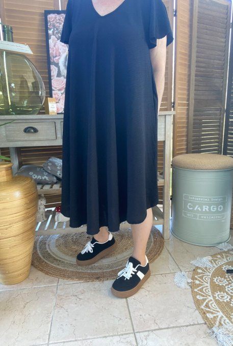 Robe trapèze asymétrique noire manches courtes volantées du 40 au 52/54