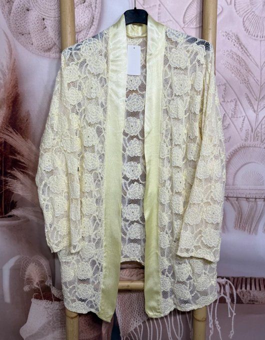Gilet trapèze ample dentelle florale jaune manches réglables  confort +++ du 40 au 54 et même +