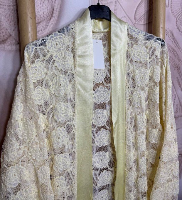 Gilet trapèze ample dentelle florale jaune manches réglables  confort +++ du 40 au 54 et même +