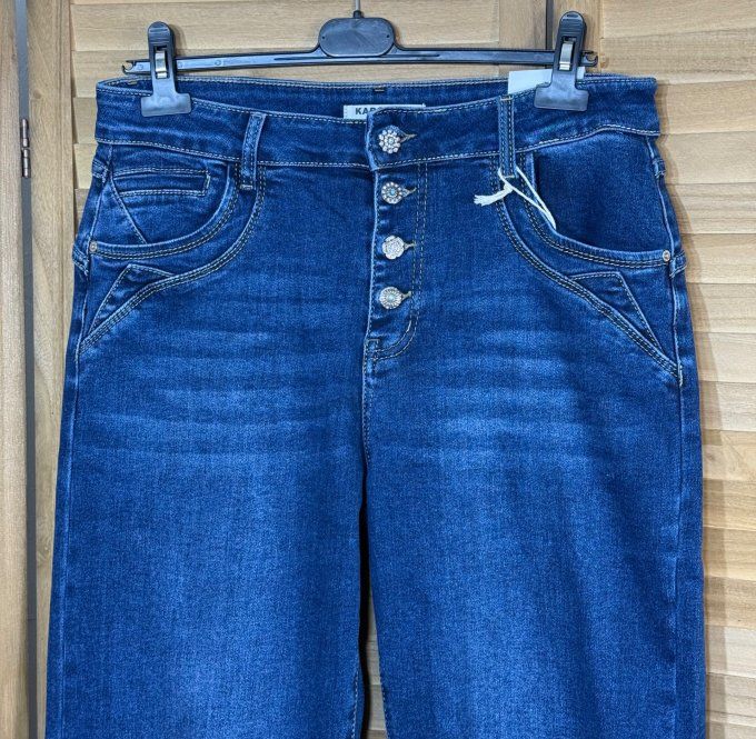 Jeans Straight Legs Brut coupe droite boutons bijoux stretch ++ (42/46 ou 44/48)