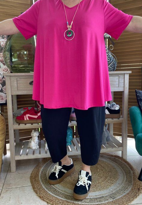 Top trapèze manches courtes fuschia + collier du 42 au 52/54  