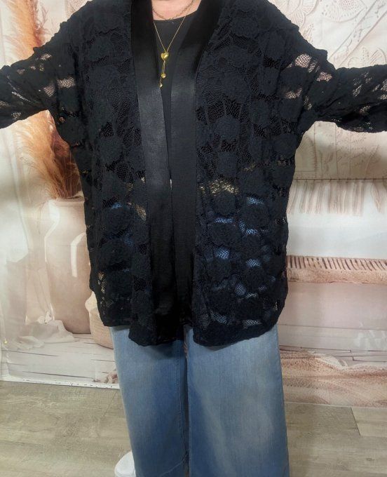 Gilet trapèze ample dentelle florale noire manches réglables  confort +++ du 40 au 54 et même +