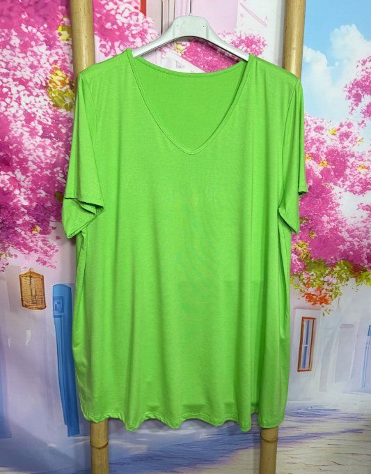 Top trapèze Vert anis manches courtes col V collection Les Basiques du Dressing du 40 au 54 