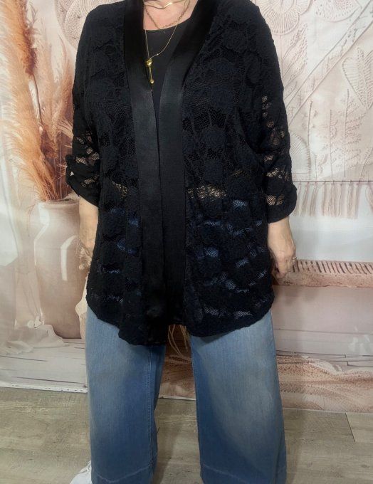 Gilet trapèze ample dentelle florale noire manches réglables  confort +++ du 40 au 54 et même +