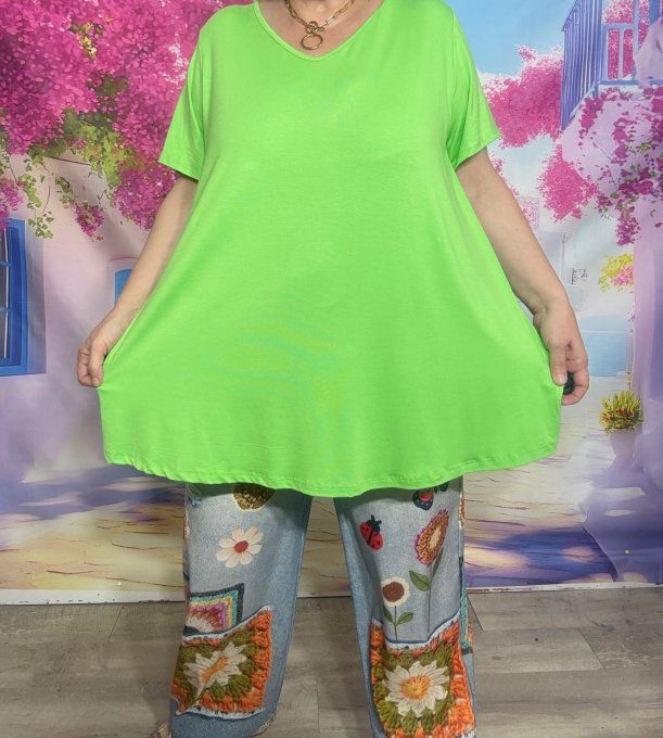 Top trapèze Vert anis manches courtes col V collection Les Basiques du Dressing du 40 au 54 