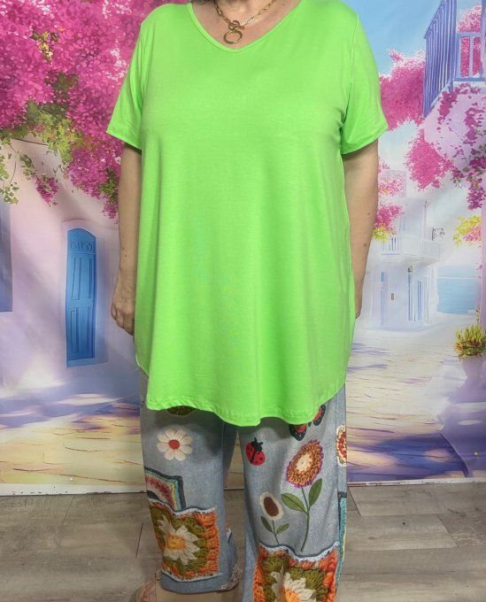 Top trapèze Vert anis manches courtes col V collection Les Basiques du Dressing du 40 au 54