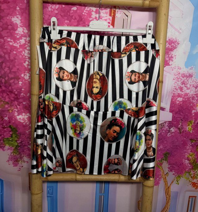 Jupe -short ample portraits de Frida Kahlo stretch ++++ du 38 au 54 