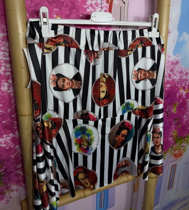 Jupe -short ample portraits de Frida Kahlo stretch ++++ du 38 au 54 