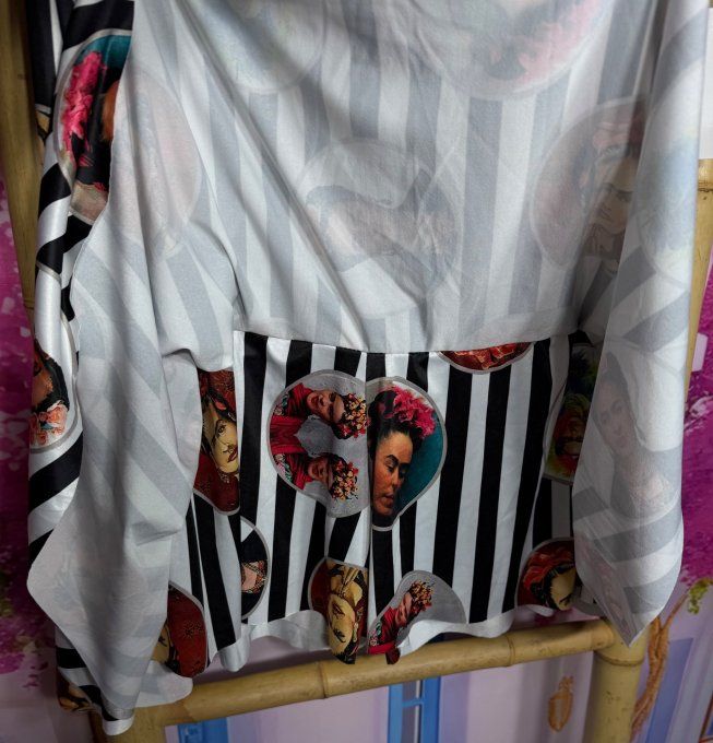 Jupe -short ample portraits de Frida Kahlo stretch ++++ du 38 au 54 